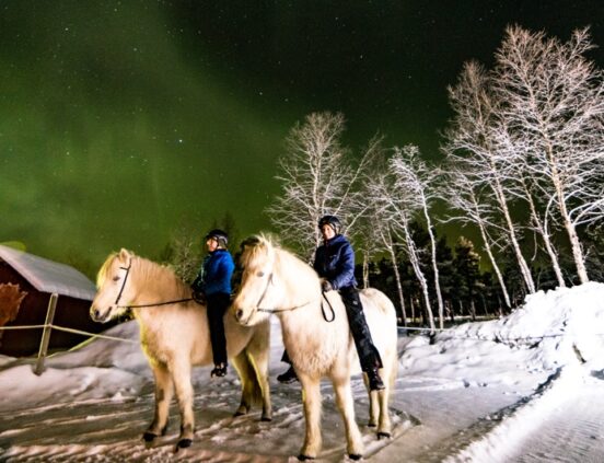 norrskenstur till häst